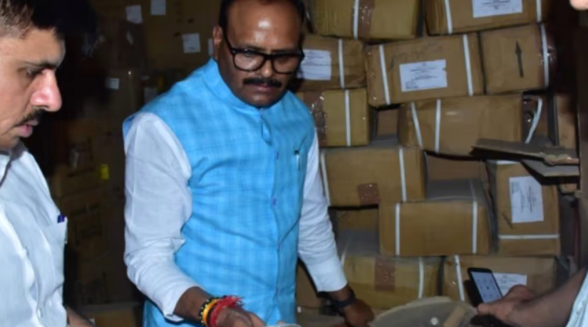 Lucknow: उप मुख्यमंत्री ने मेडिकल सप्लाई कॉर्पोरेशन के गोदाम में मारा छापा, करोड़ों रुपए की दवाएं एक्सपायर्ड मिली